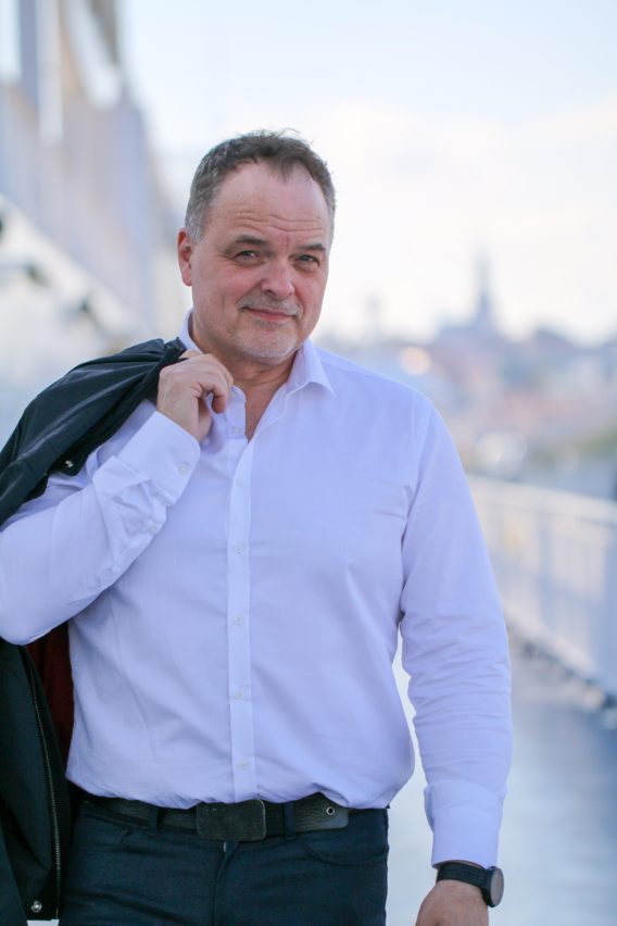 http://www.charlesplogman.net/wp-content/uploads/2019/05/Chali-uusi-568x852.jpg